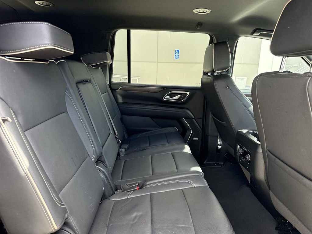 Used 2024 Chevrolet Suburban Premier image 25