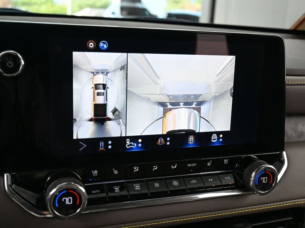 Used 2025 Chevrolet Colorado ZR2 w/ Technology Package AWD/4WD image 21