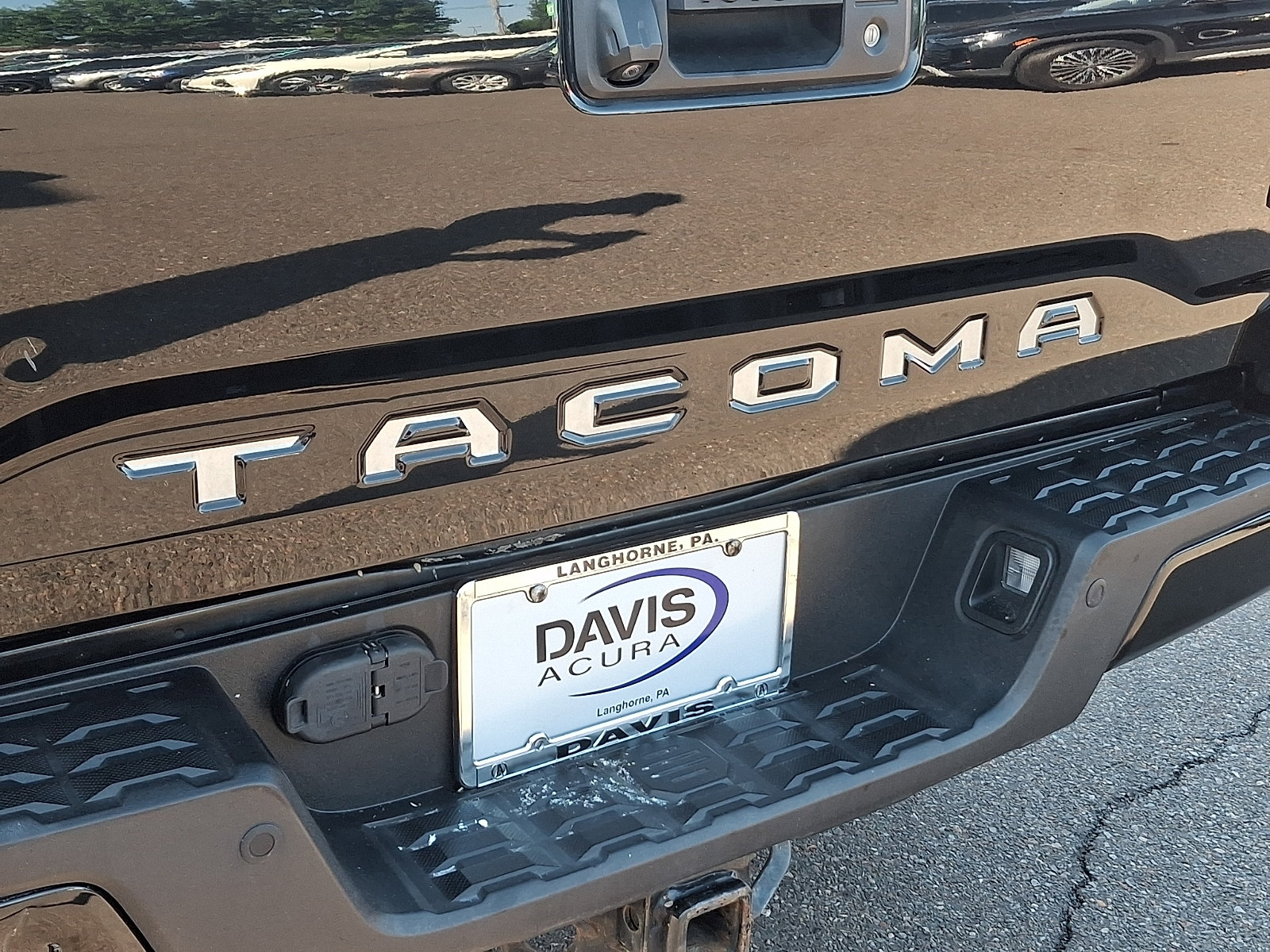 Used 2022 Toyota Tacoma TRD Sport w/ TRD Premium Sport Package AWD/4WD image 31