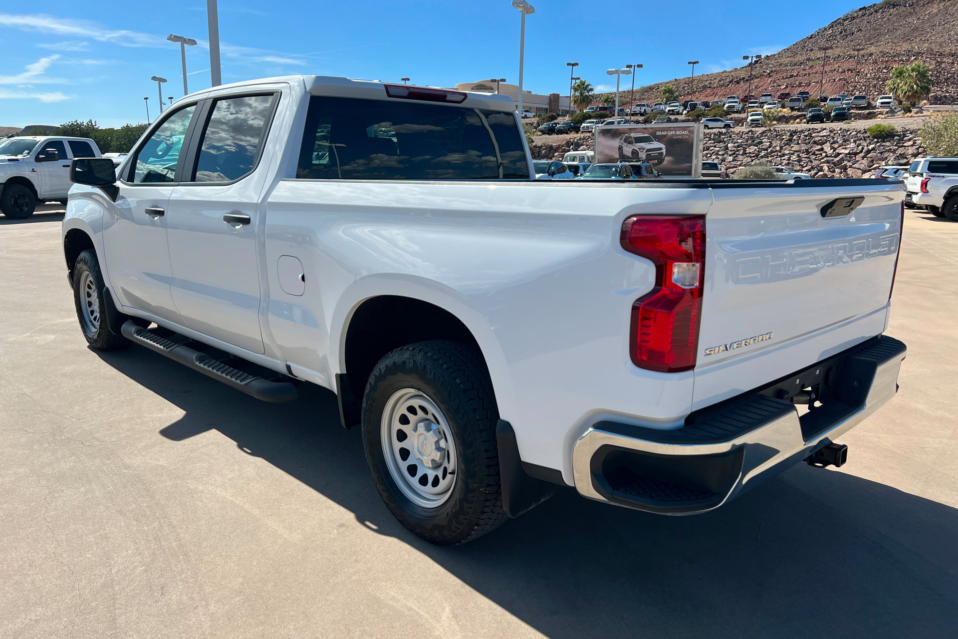 Used 2022 Chevrolet Silverado 1500 W/T w/ Z71 Off-Road Package AWD/4WD image 3