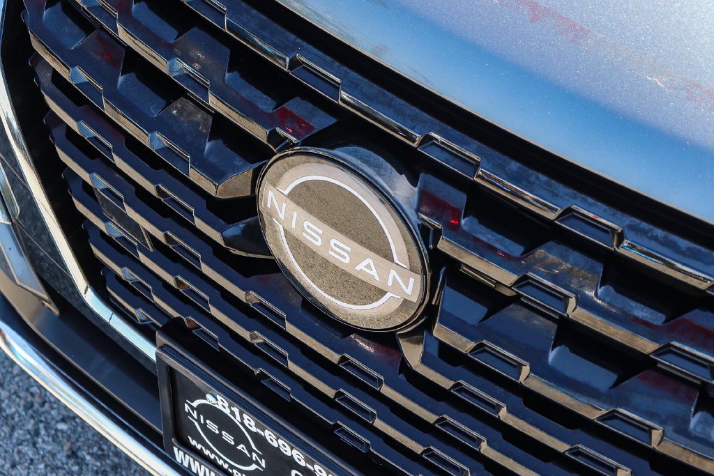 Certified 2025 Nissan Kicks Play S FWD image 5