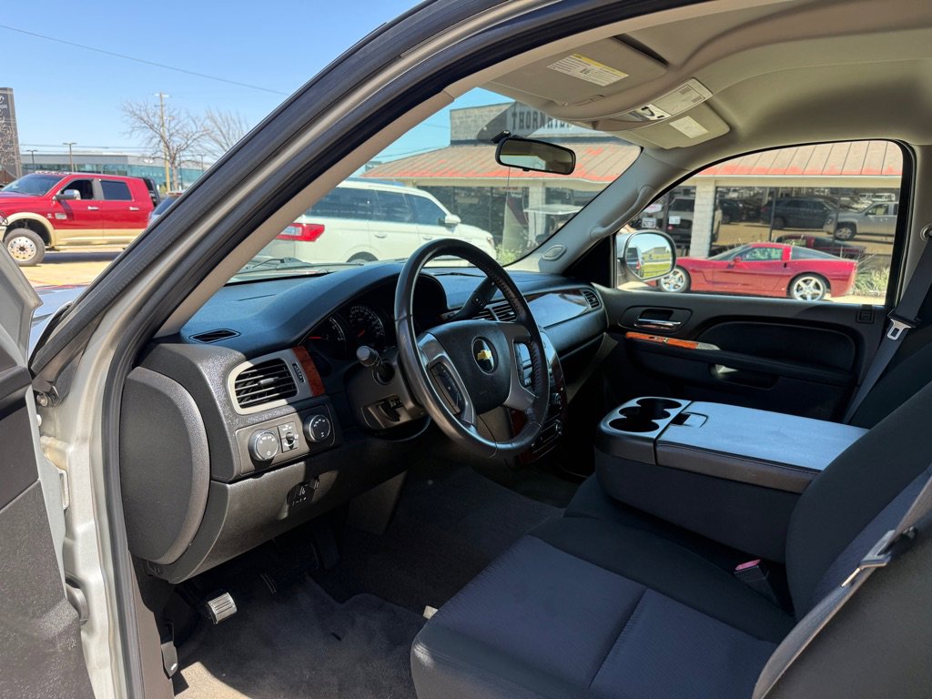 Used 2011 Chevrolet Avalanche LS image 16