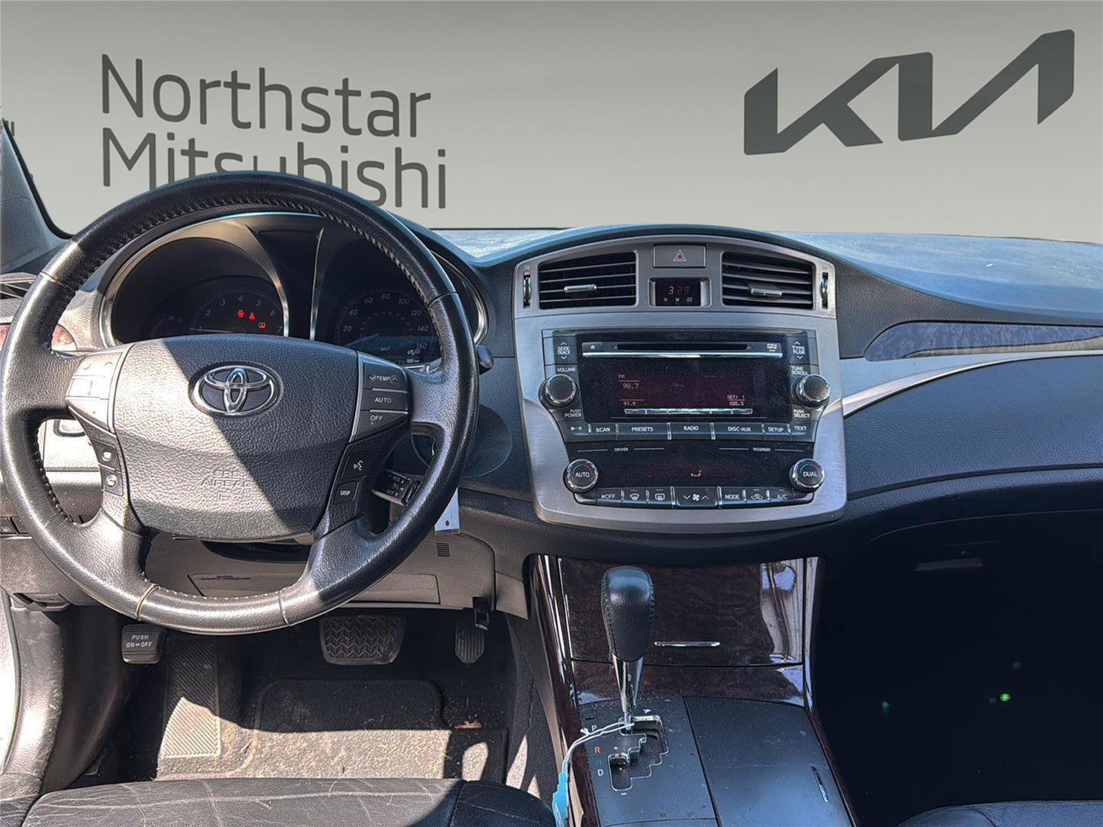 Used 2011 Toyota Avalon FWD image 17
