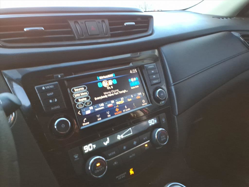 Used 2018 Nissan Rogue SV w/ Premium Package image 39