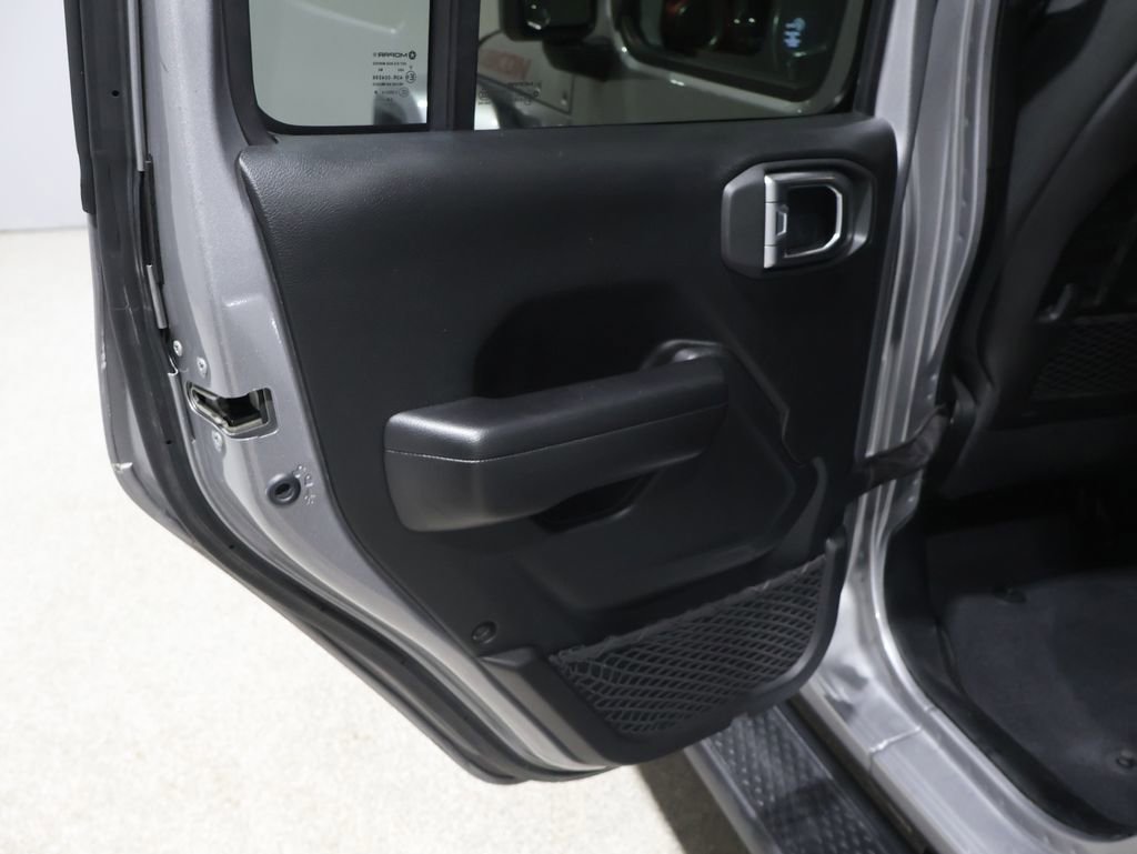 Certified 2020 Jeep Gladiator Rubicon w/ Cold Weather Group image 18