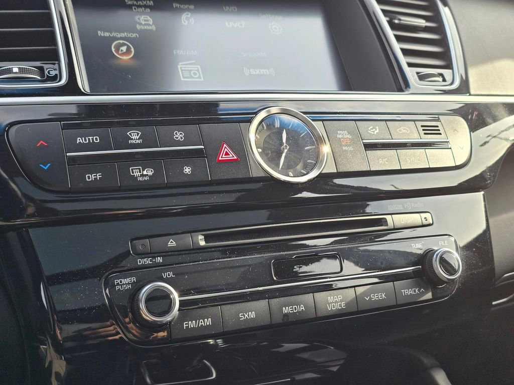 Used 2017 Kia K900 Luxury image 32