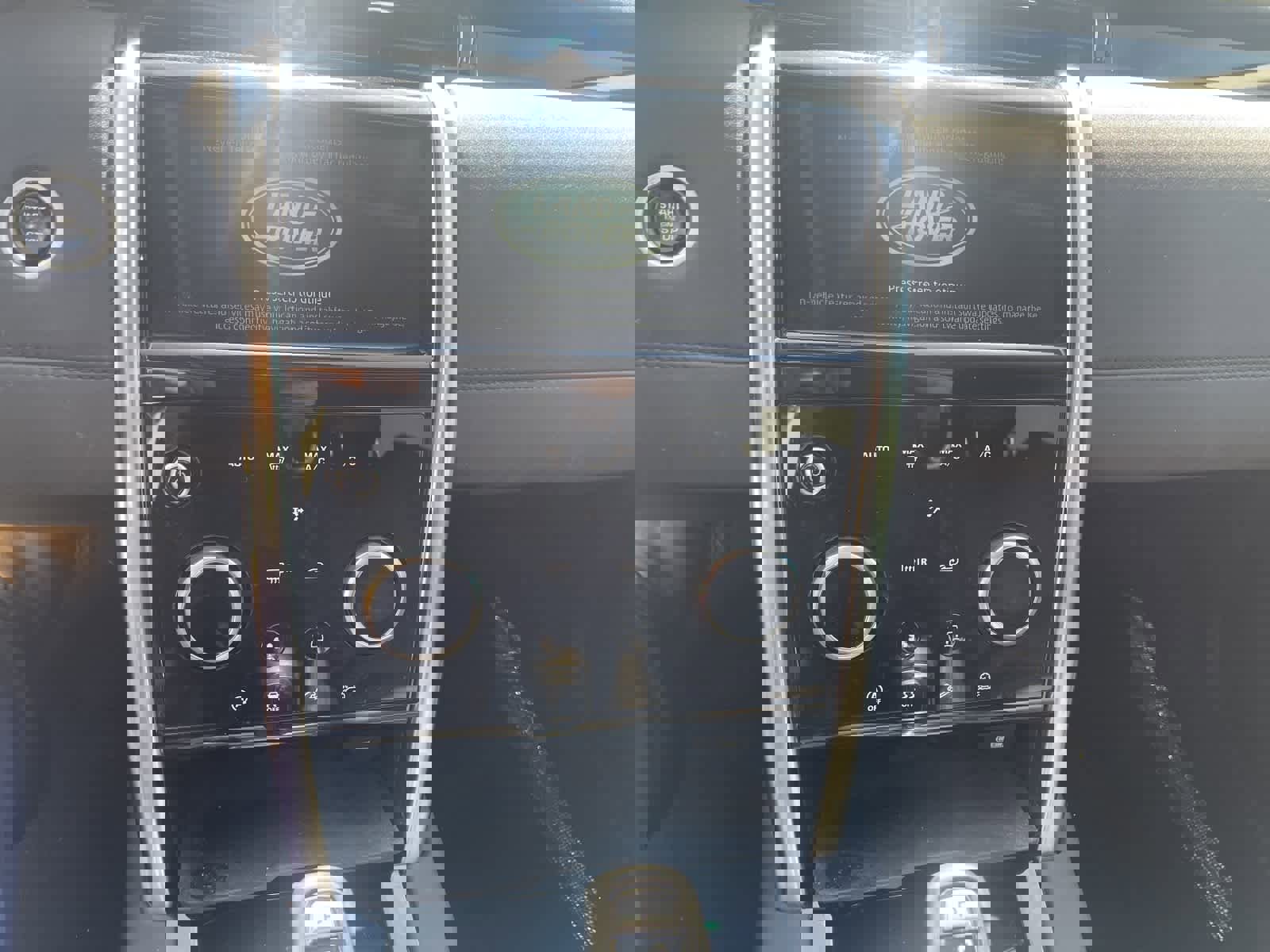 Used 2020 Land Rover Discovery Sport SE image 8