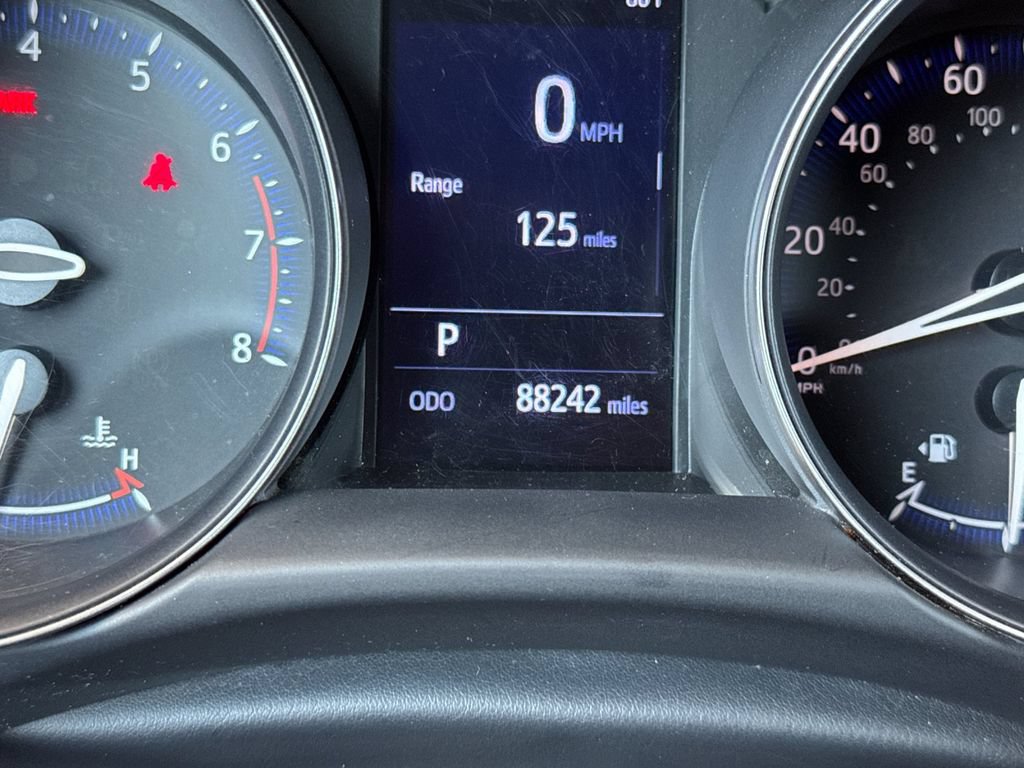 Used 2019 Toyota C-HR LE FWD image 33