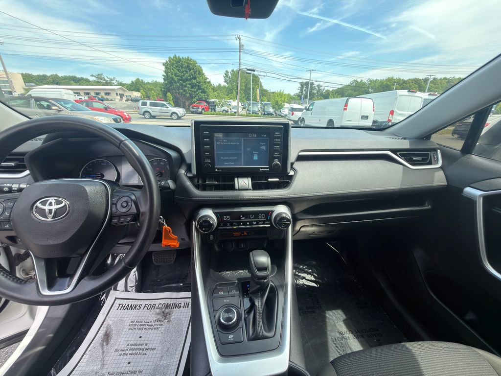 Used 2020 Toyota RAV4 LE AWD/4WD image 33