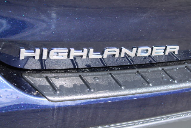 Used 2024 Toyota Highlander XSE FWD image 7