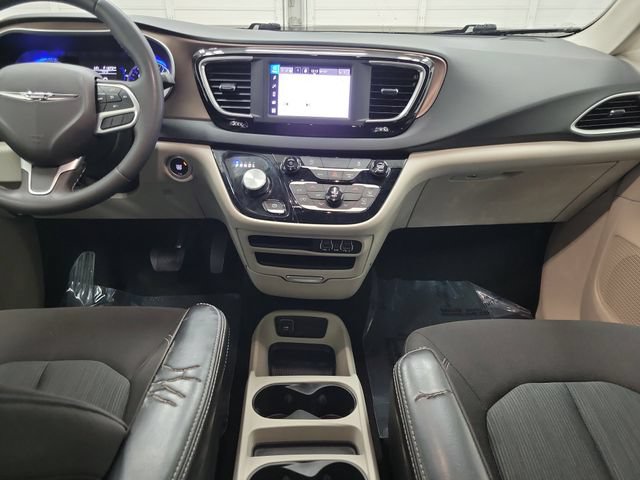Used 2024 Chrysler Voyager LX FWD image 13