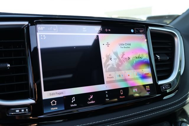 New 2026 Chrysler Pacifica Limited w/ Uconnect Theater Family Group FWD image 21