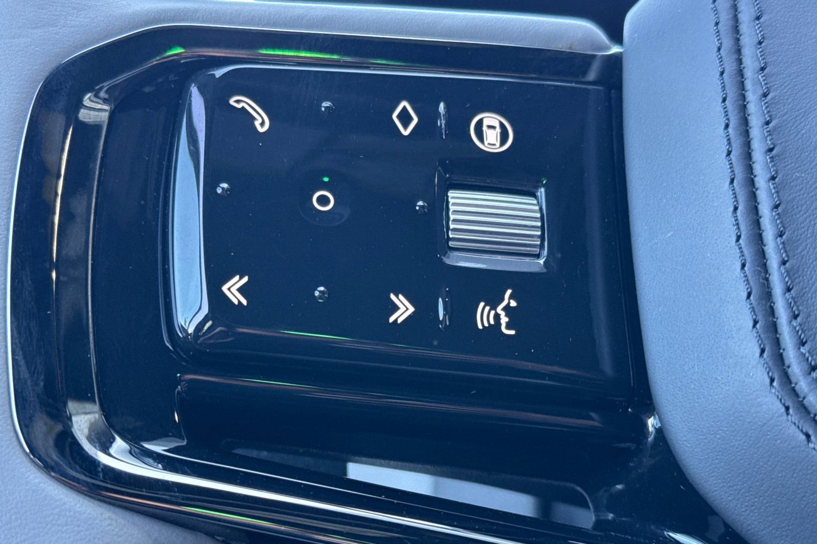 Used 2026 Land Rover Range Rover Velar Dynamic SE image 28