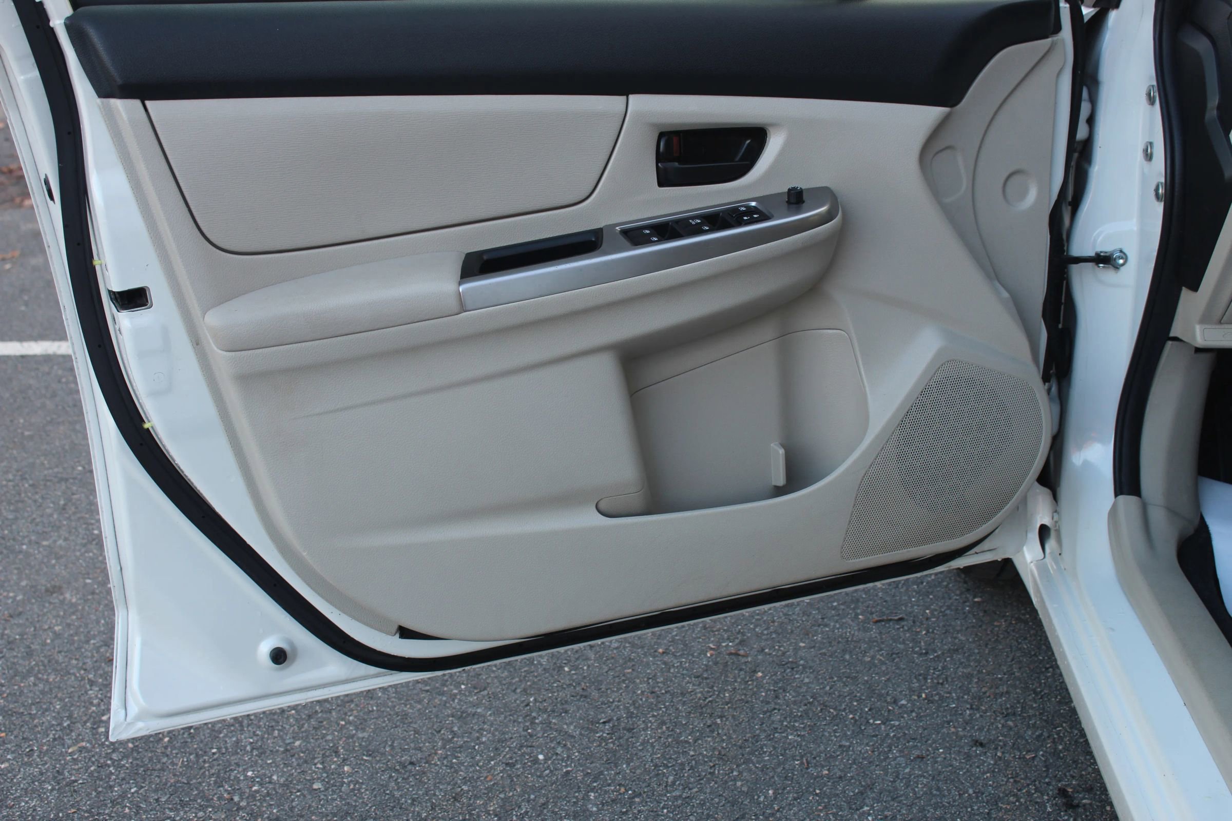 Used 2016 Subaru Impreza 2.0i image 12