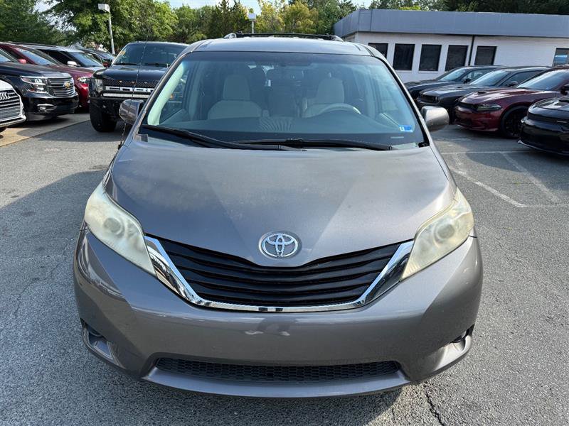 Used 2012 Toyota Sienna LE FWD image 3