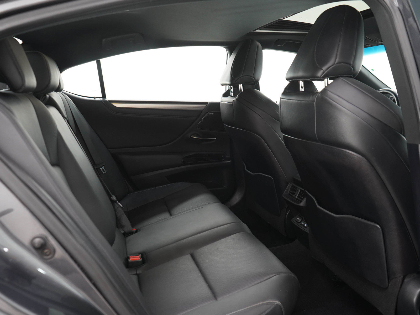 Used 2024 Lexus ES 300h F Sport w/ Accessory Package (Z2) FWD image 13