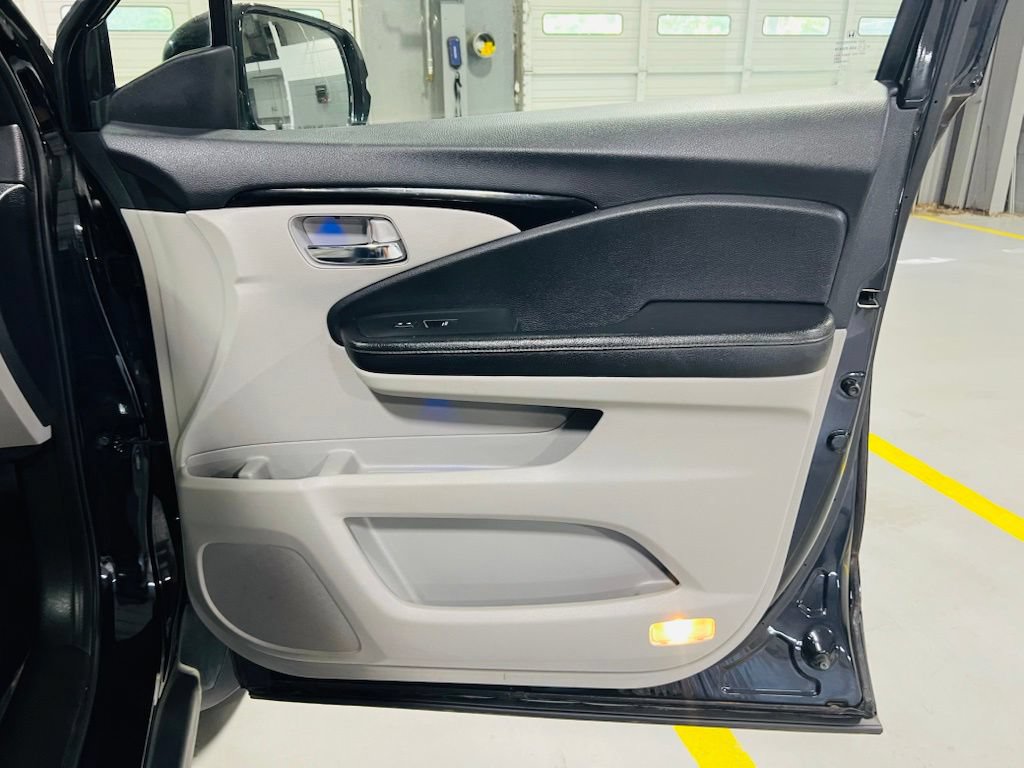 Used 2017 Honda Pilot Touring image 36