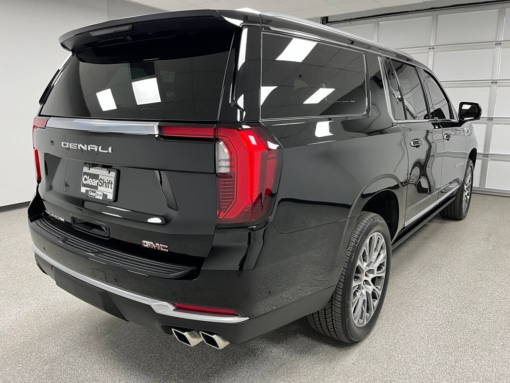 Used 2026 GMC Yukon XL Denali w/ Sun & Power Step Package AWD/4WD image 10
