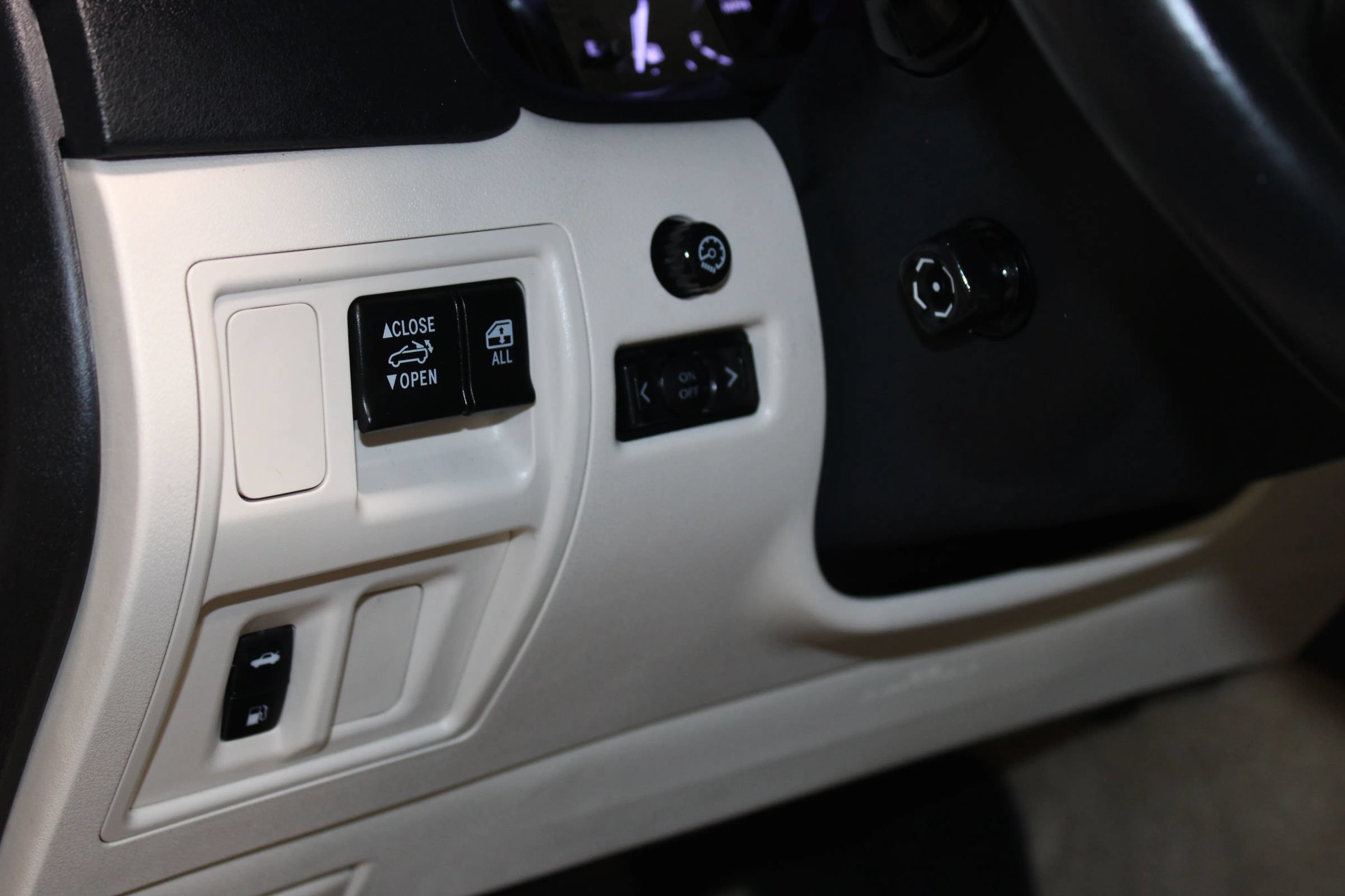 Used 2011 Lexus IS 350C RWD image 23