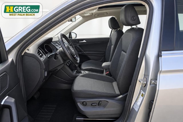 Used 2020 Volkswagen Tiguan SE w/ Panoramic Sunroof Package FWD image 10