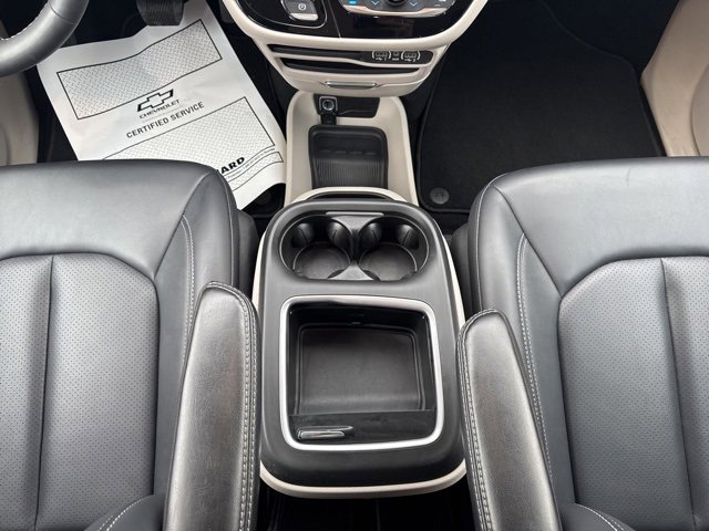 Used 2024 Chrysler Pacifica Touring-L image 22