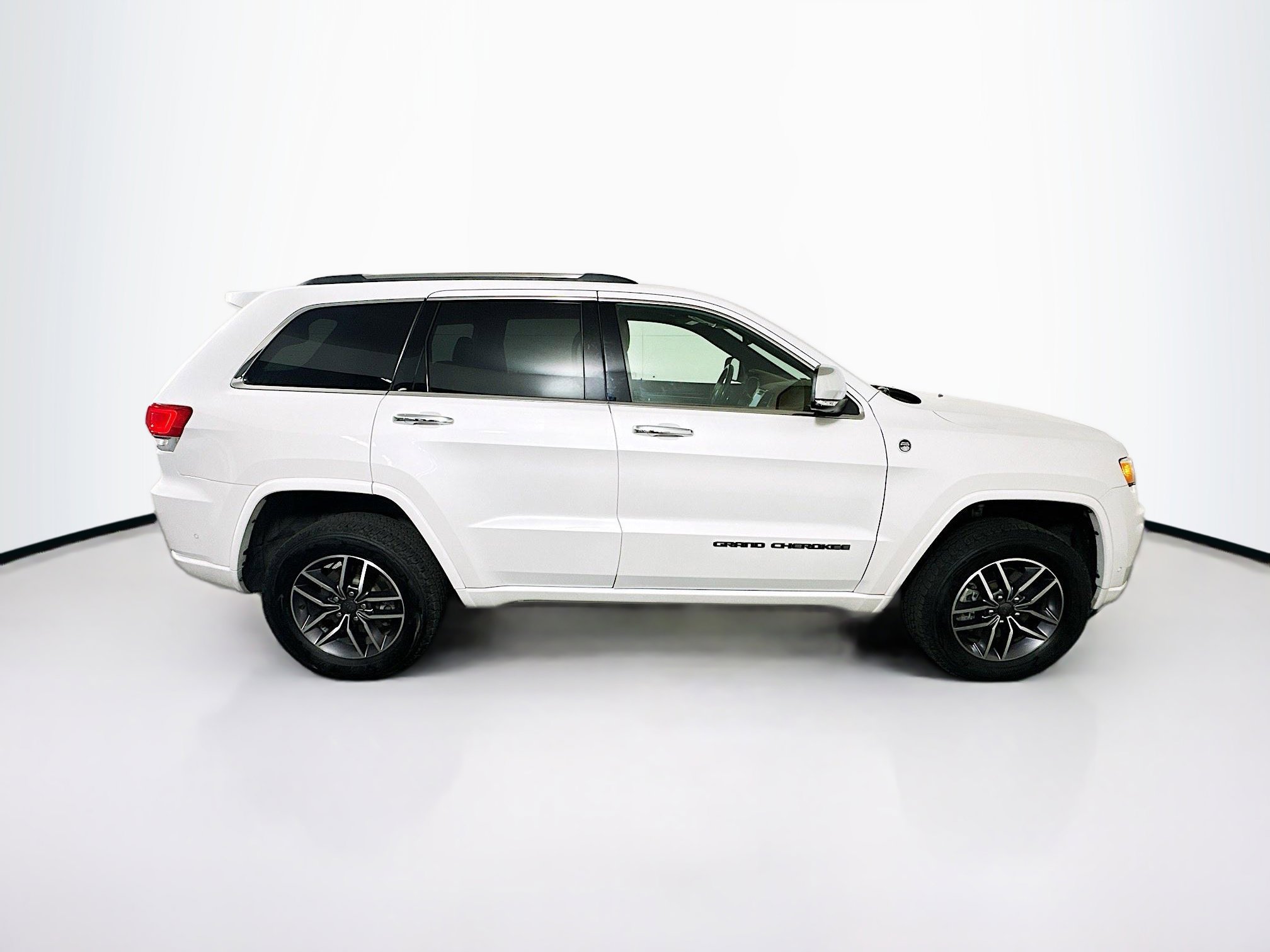 Used 2021 Jeep Grand Cherokee Overland AWD/4WD image 10