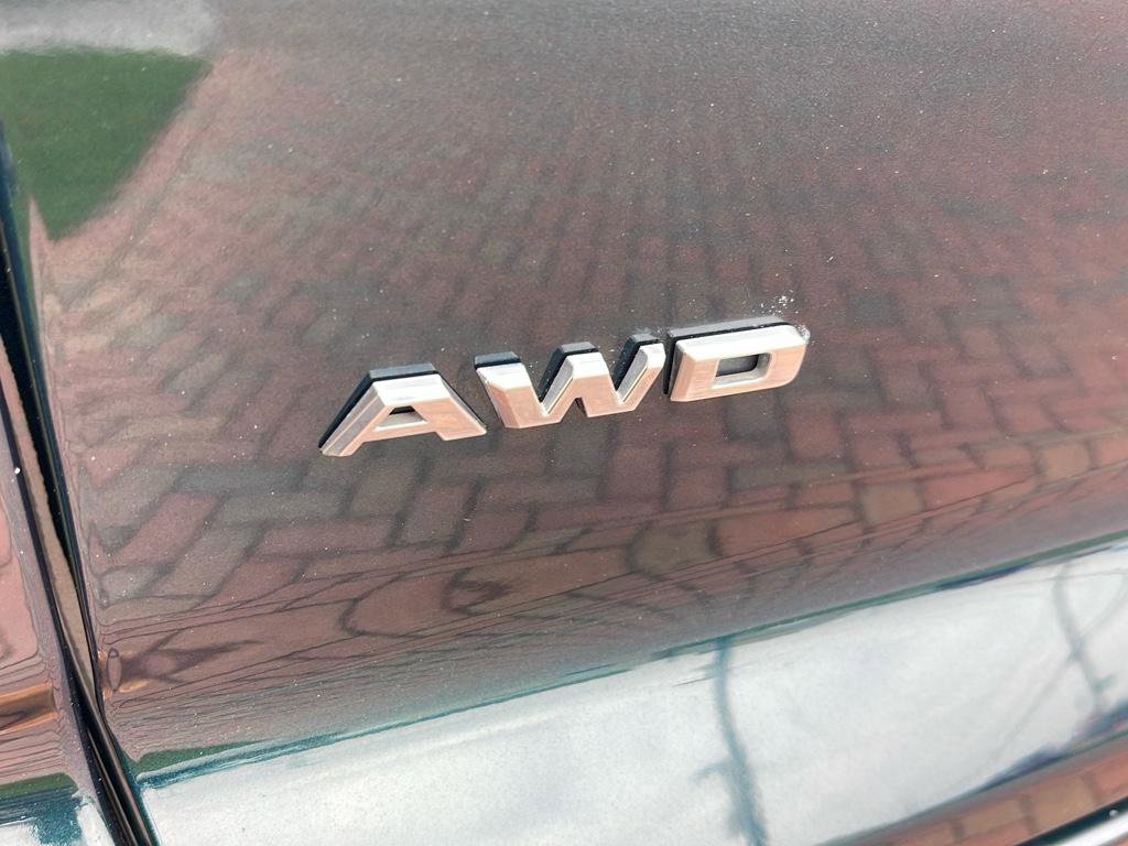 Used 2024 Cadillac XT4 Premium Luxury image 12