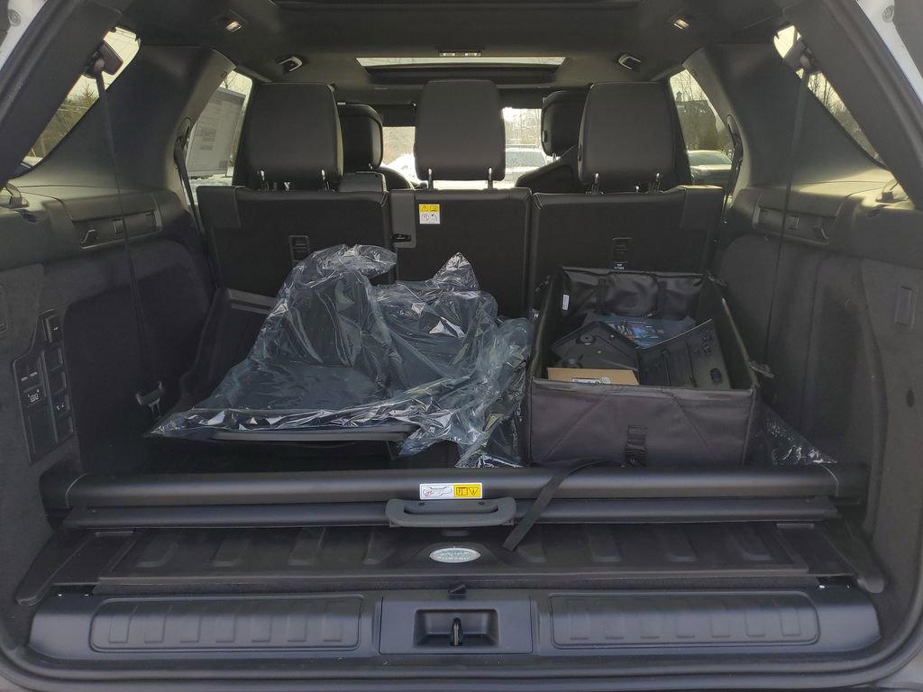 New 2026 Land Rover Discovery S image 31