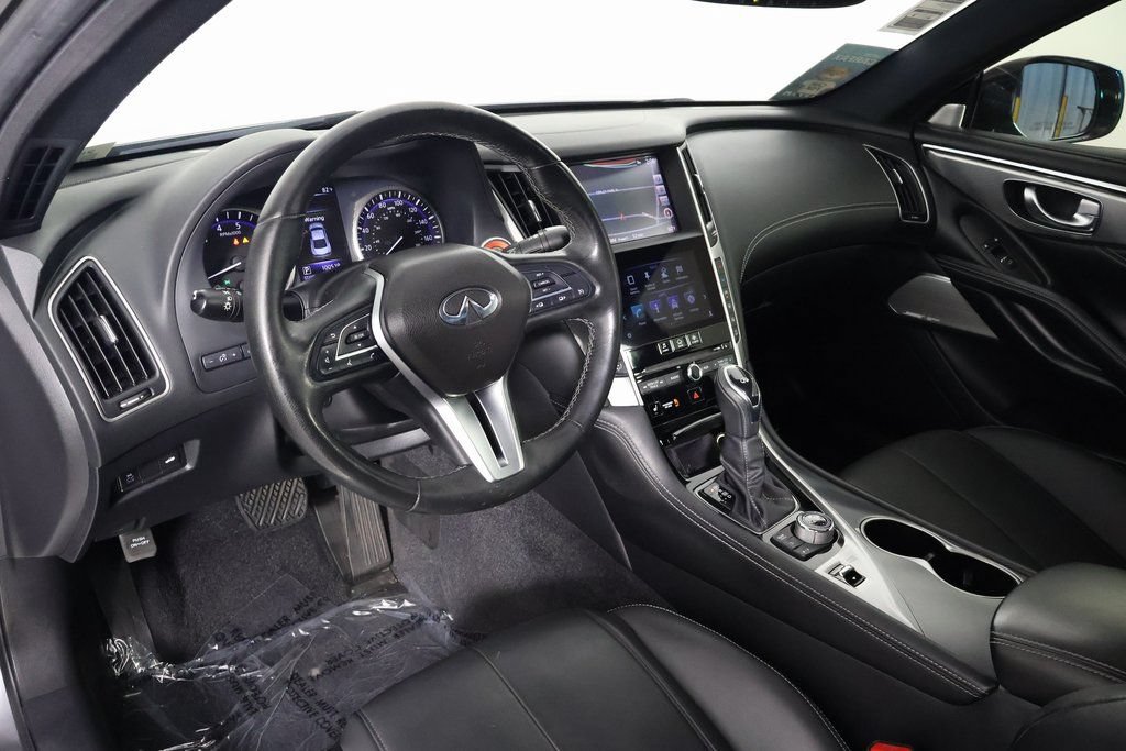 Used 2019 INFINITI Q60 3.0t Luxe w/ Essential Package RWD image 7