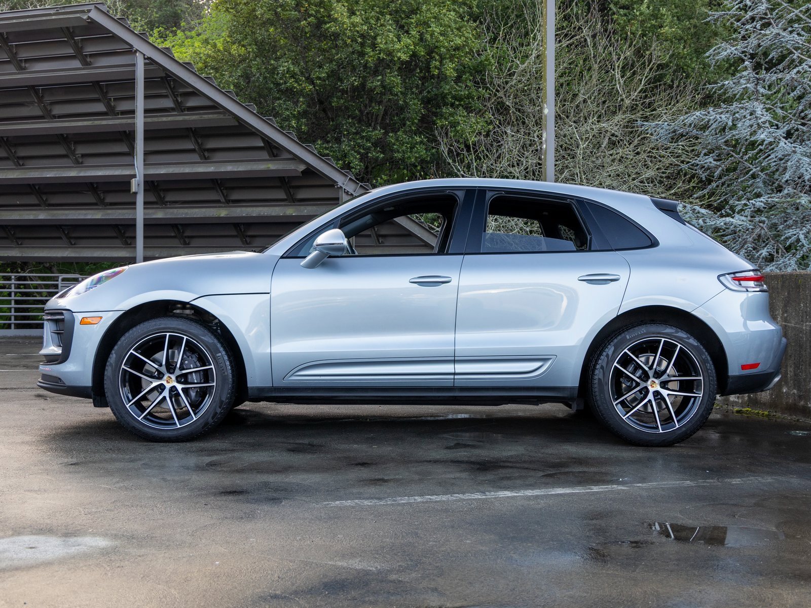 Certified 2023 Porsche Macan image 2