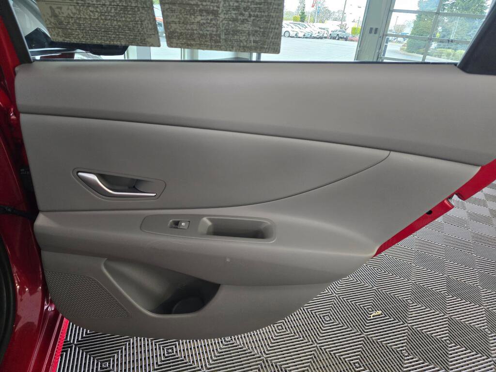 Used 2023 Hyundai Elantra Blue FWD image 38