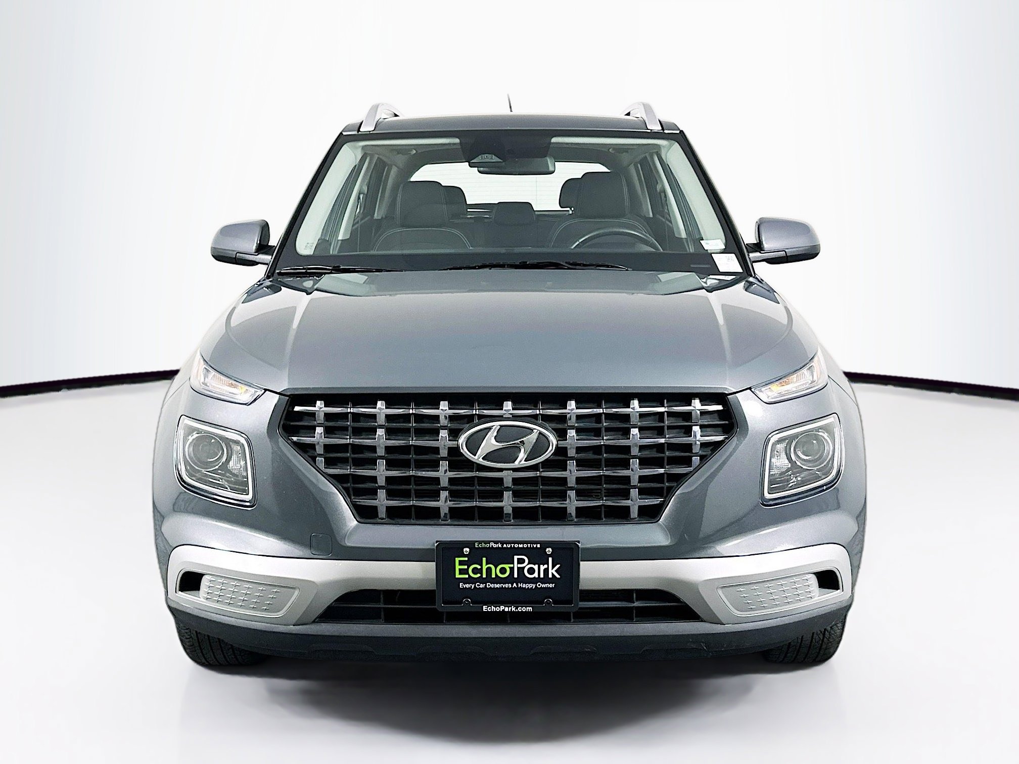 Used 2025 Hyundai Venue SEL FWD image 2