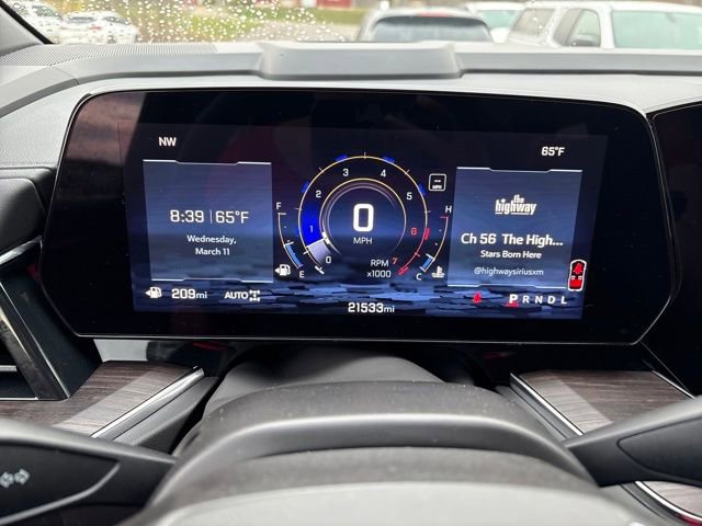 Used 2025 Chevrolet Suburban Z71 image 15