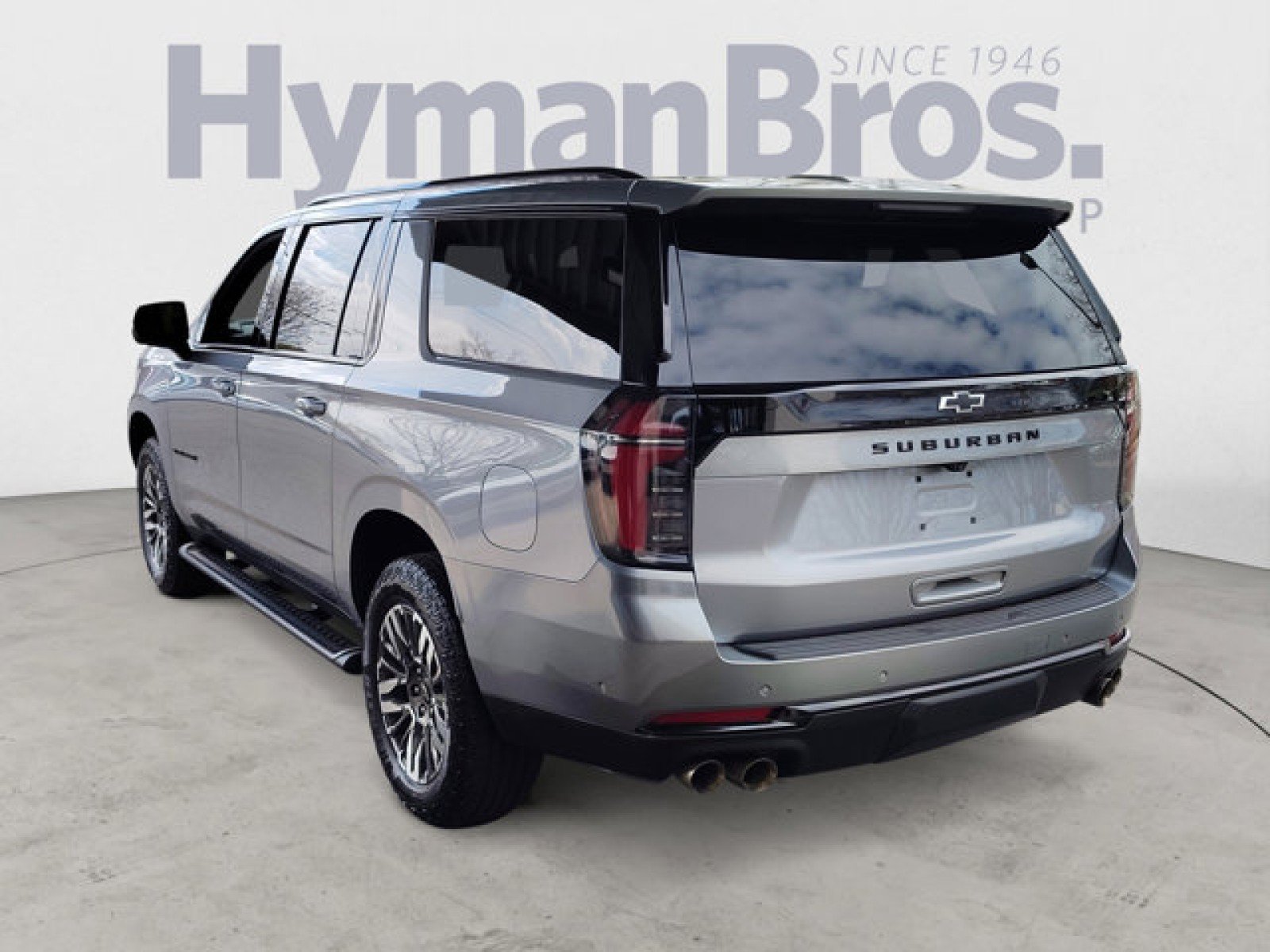 Used 2025 Chevrolet Suburban Z71 AWD/4WD image 5