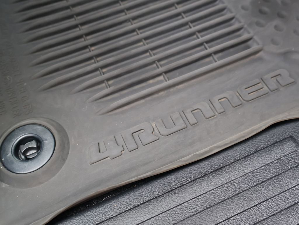 Used 2022 Toyota 4Runner SR5 Premium image 33