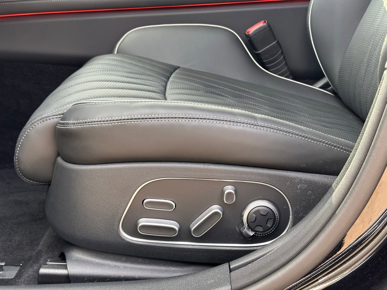 Used 2025 Genesis G90 3.5T image 30