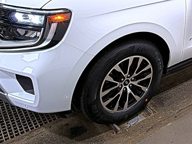 Used 2025 Ford Expedition Max Platinum image 3