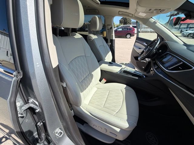 Used 2023 Buick Enclave Avenir w/ Avenir Technology Package AWD/4WD image 38