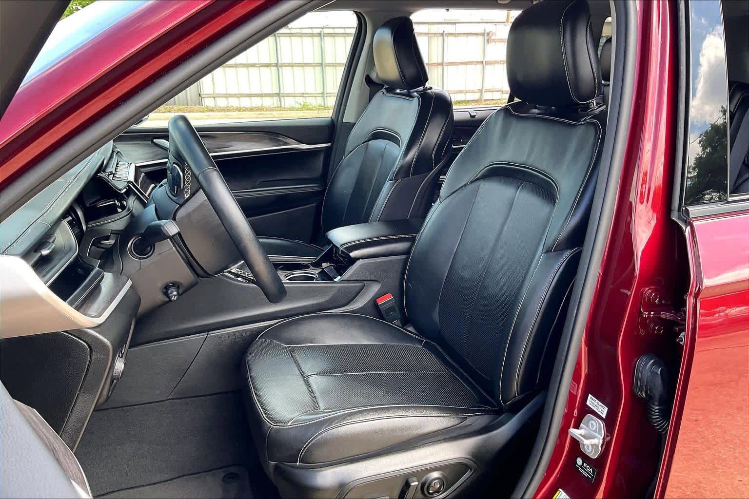 Used 2022 Jeep Grand Cherokee Limited w/ Luxury Tech Group II RWD image 8