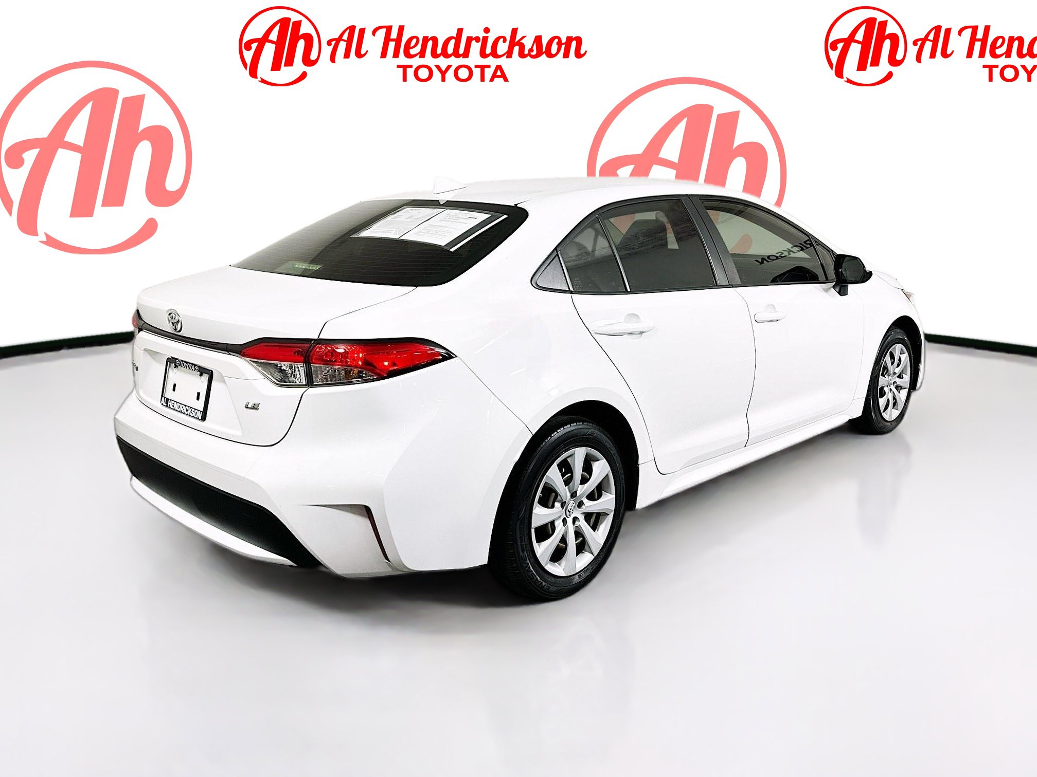 Used 2022 Toyota Corolla LE FWD image 3