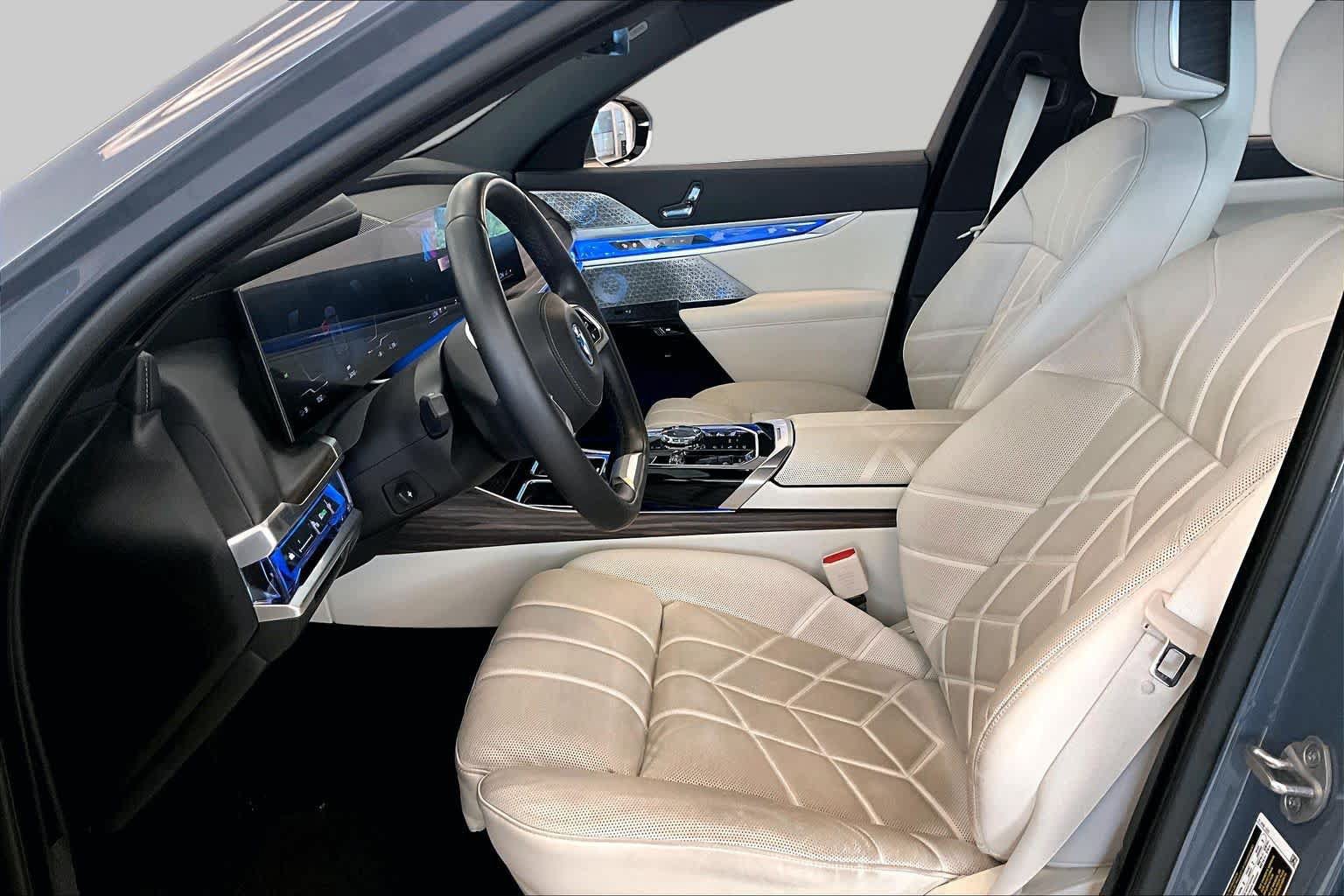 Used 2024 BMW i7 xDrive60 w/ Executive Package AWD/4WD image 7