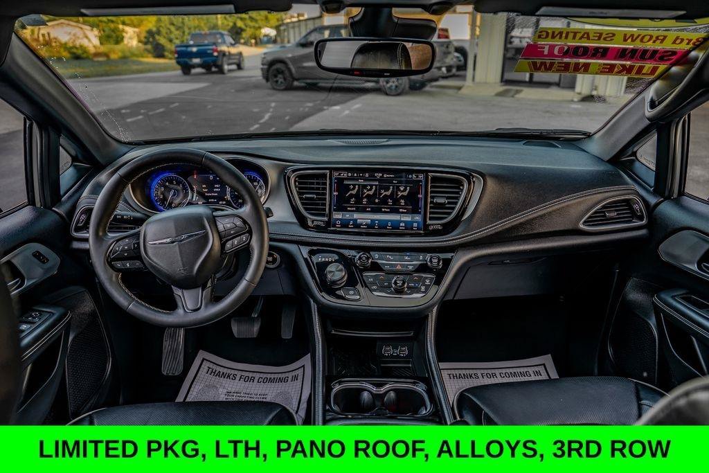 Used 2025 Chrysler Pacifica Limited FWD image 18