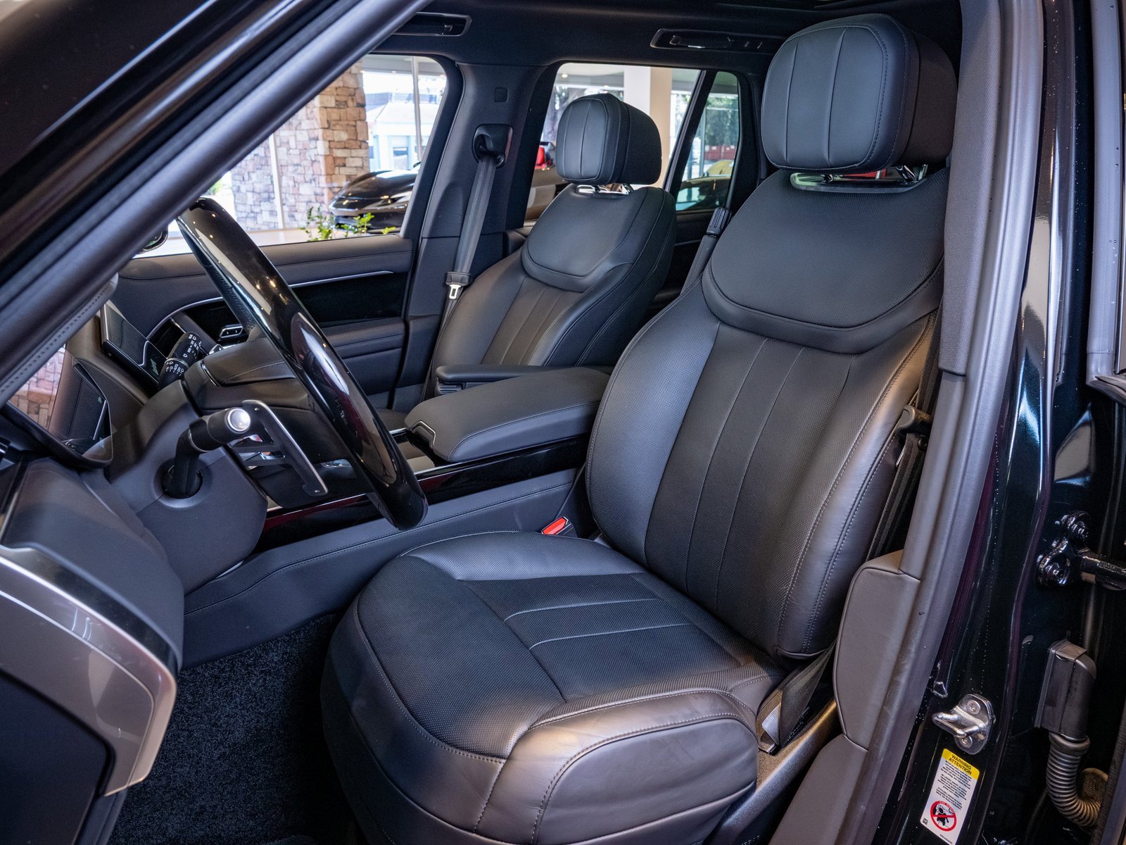 Used 2023 Land Rover Range Rover SE image 11