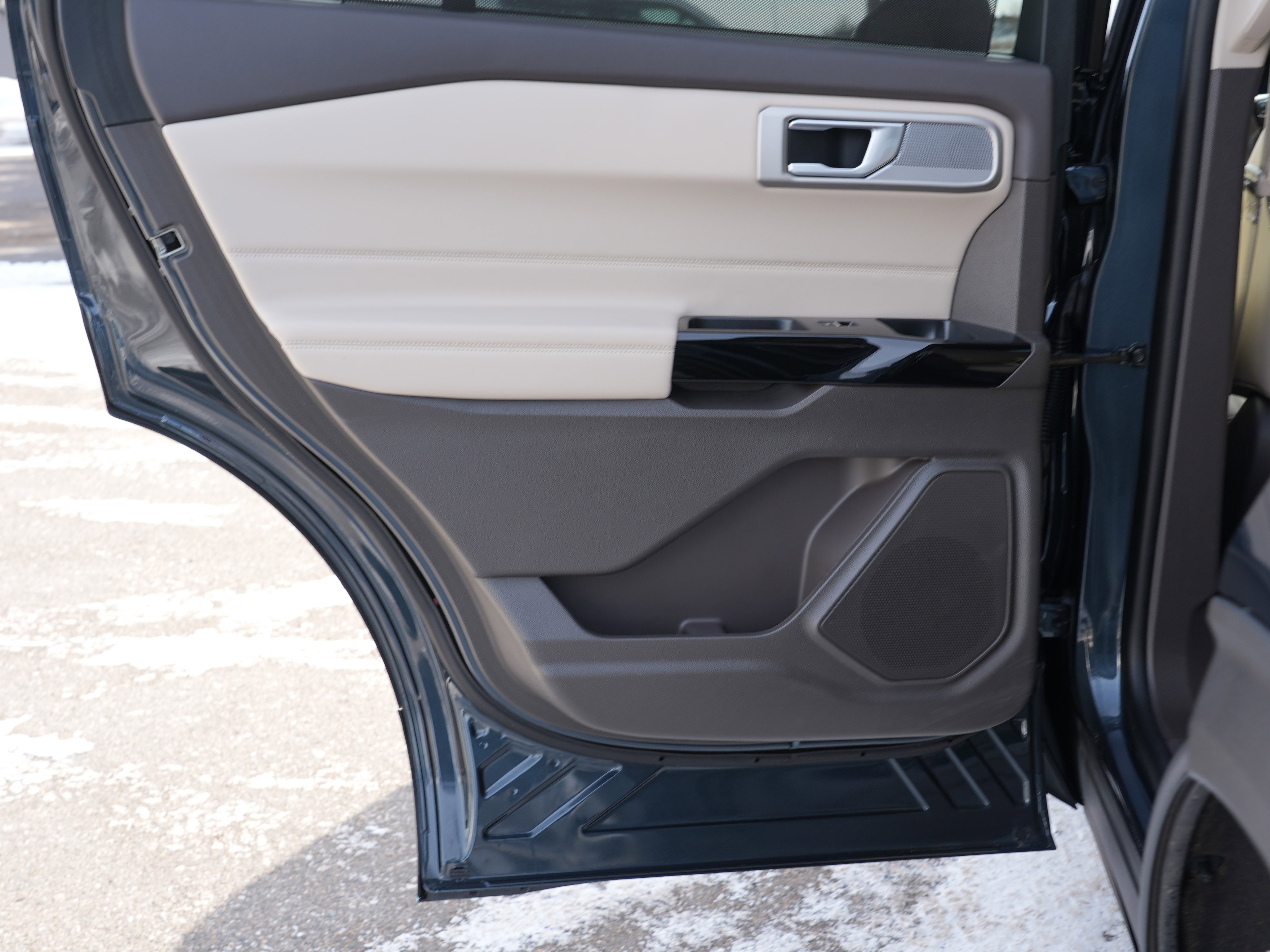 Used 2023 Ford Explorer Platinum w/ Class IV Trailer Tow Package image 24