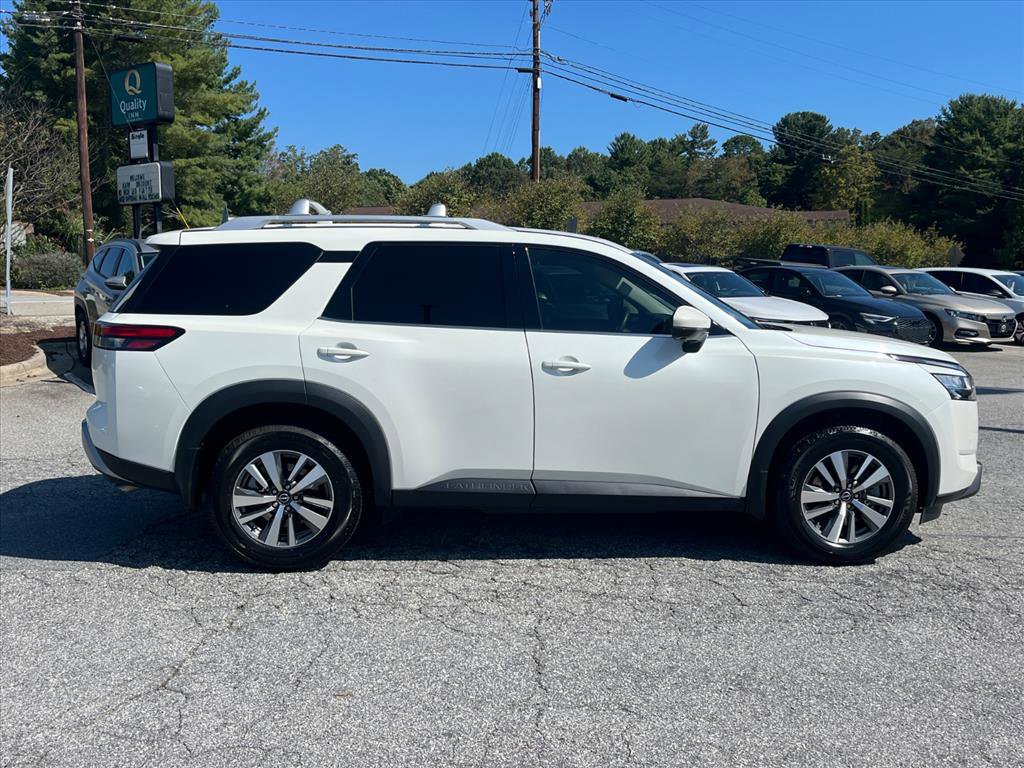 Used 2024 Nissan Pathfinder SL w/ Cargo Package image 2