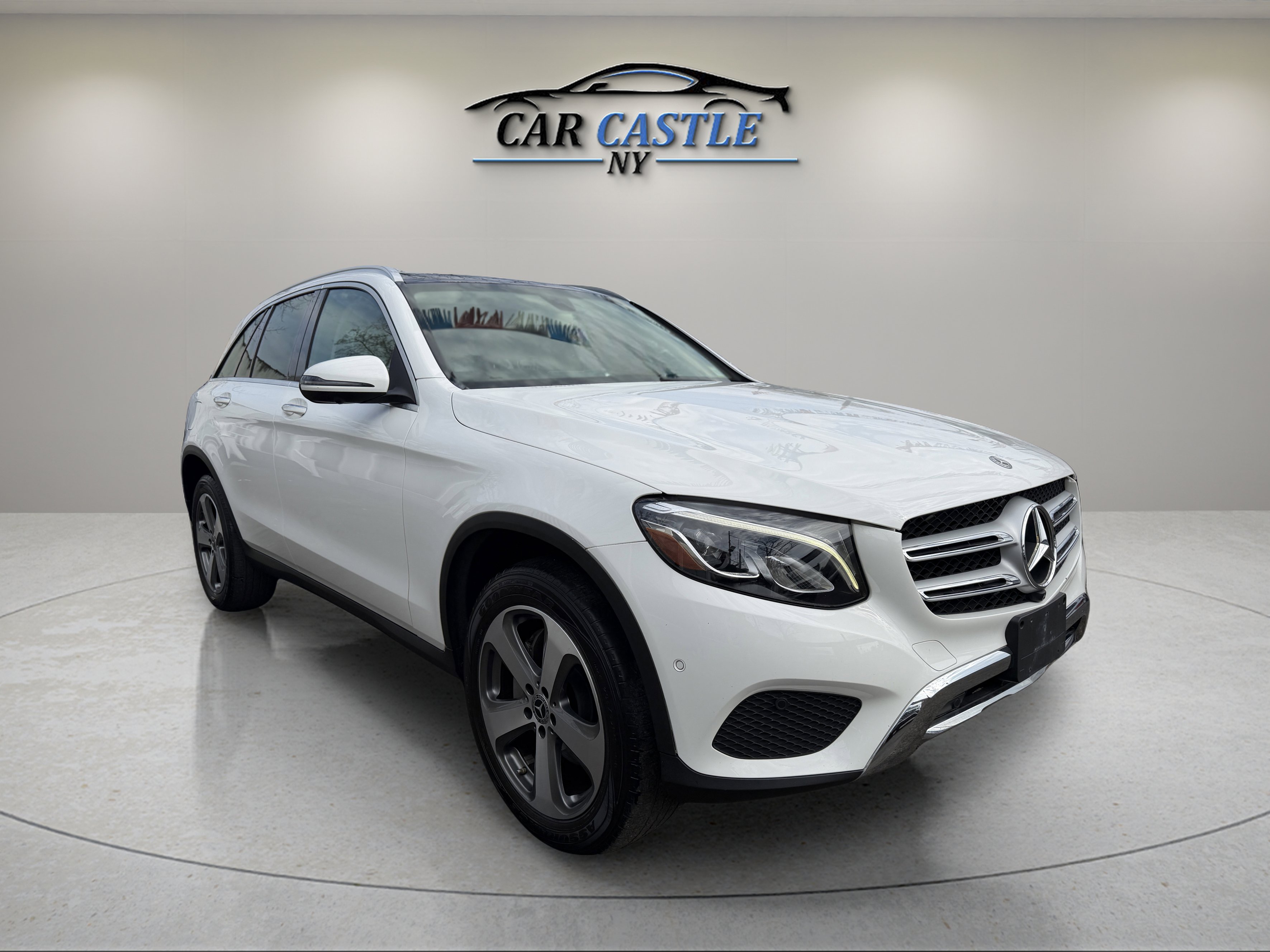 Used 2019 Mercedes-Benz GLC 300 4MATIC w/ Multimedia Package image 4
