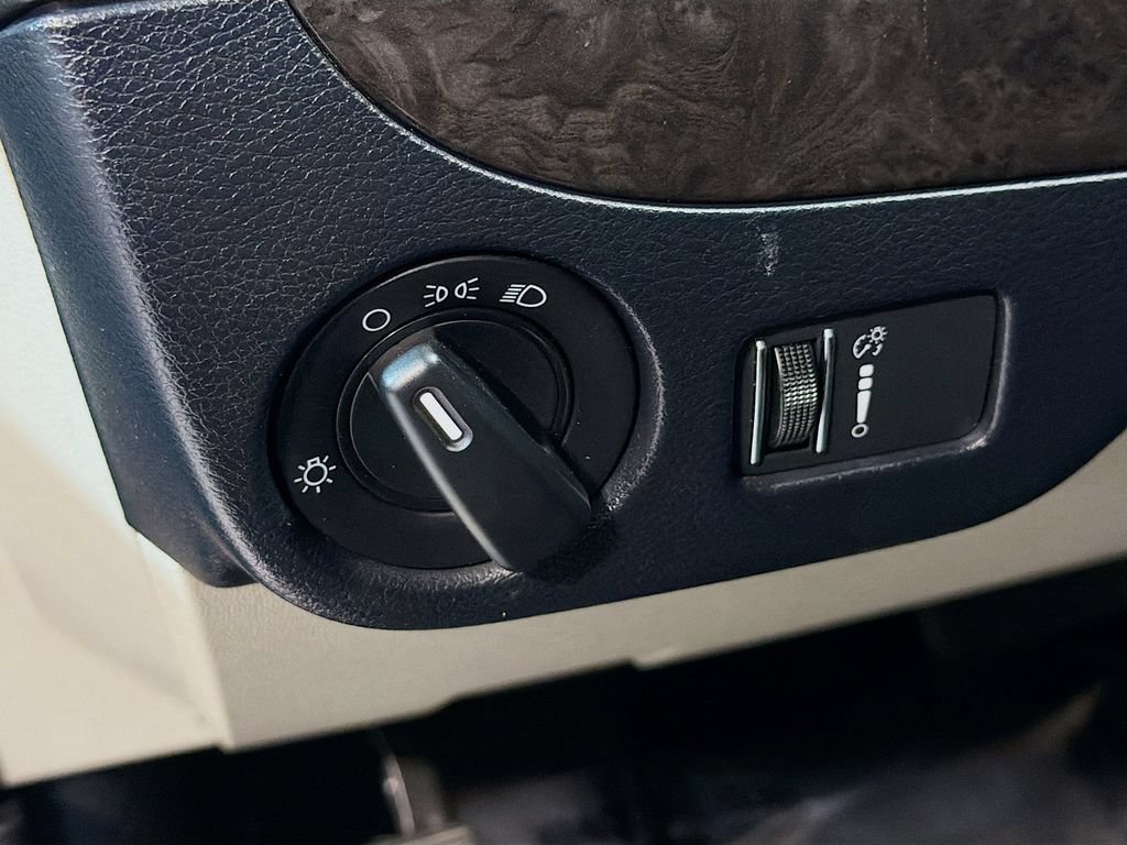 Used 2019 Dodge Grand Caravan SE w/ UConnect Hands-Free Group FWD image 11