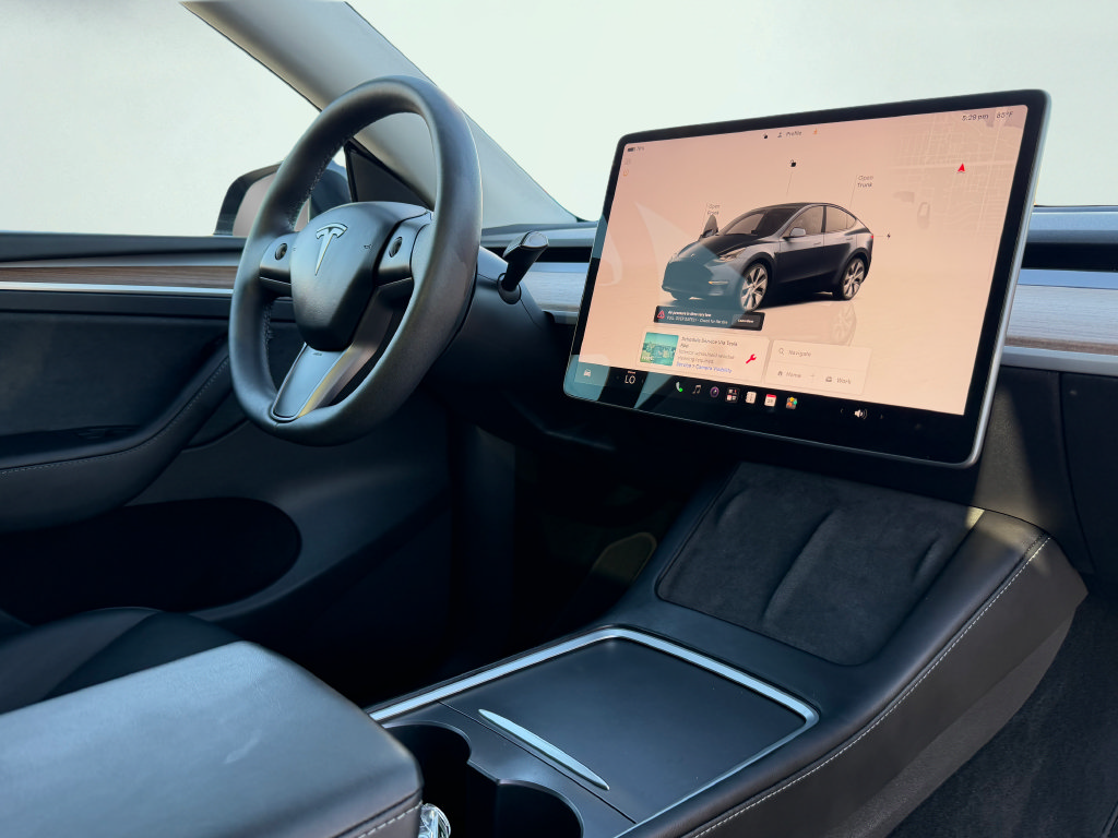 Used 2024 Tesla Model Y Long Range RWD image 36