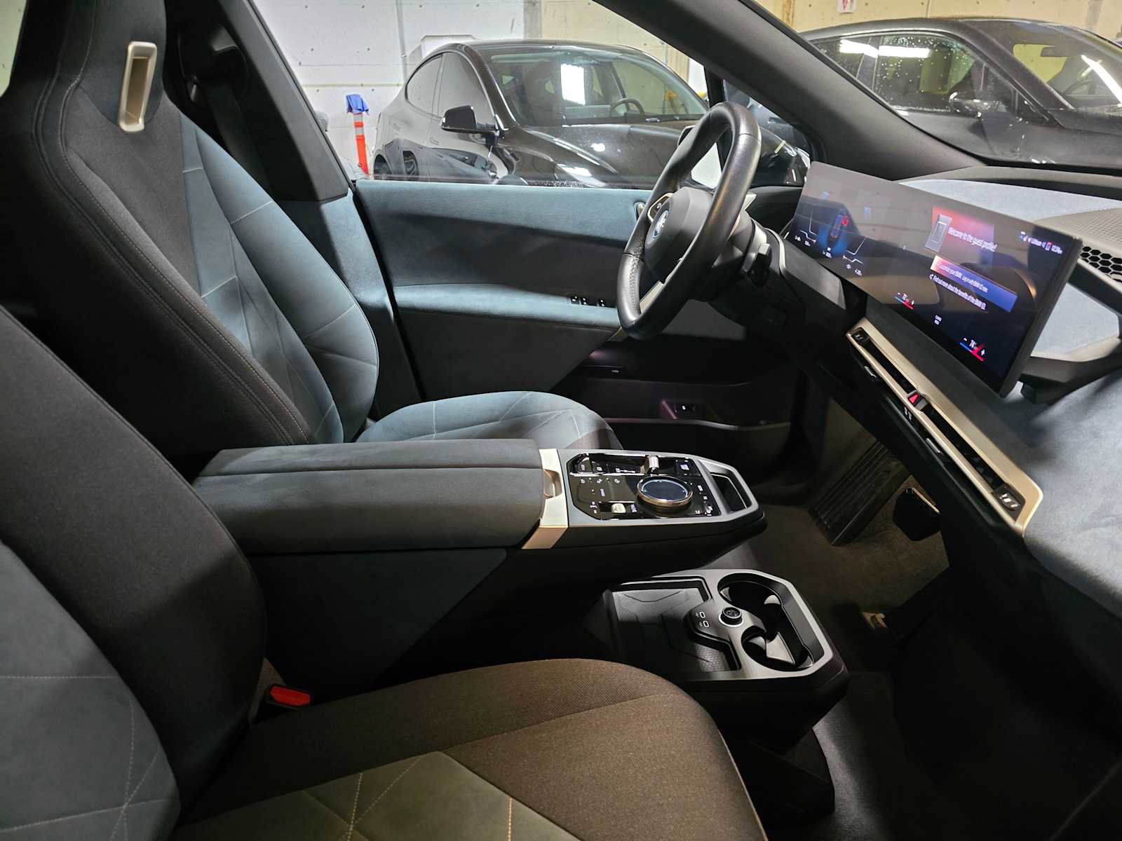 Used 2022 BMW iX xDrive50 w/ Convenience Package image 10