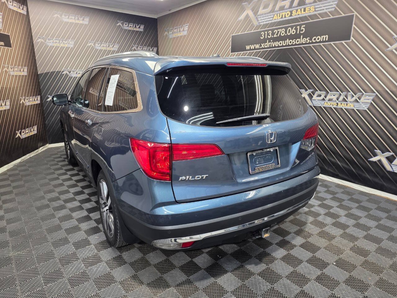 Used 2017 Honda Pilot Touring image 10